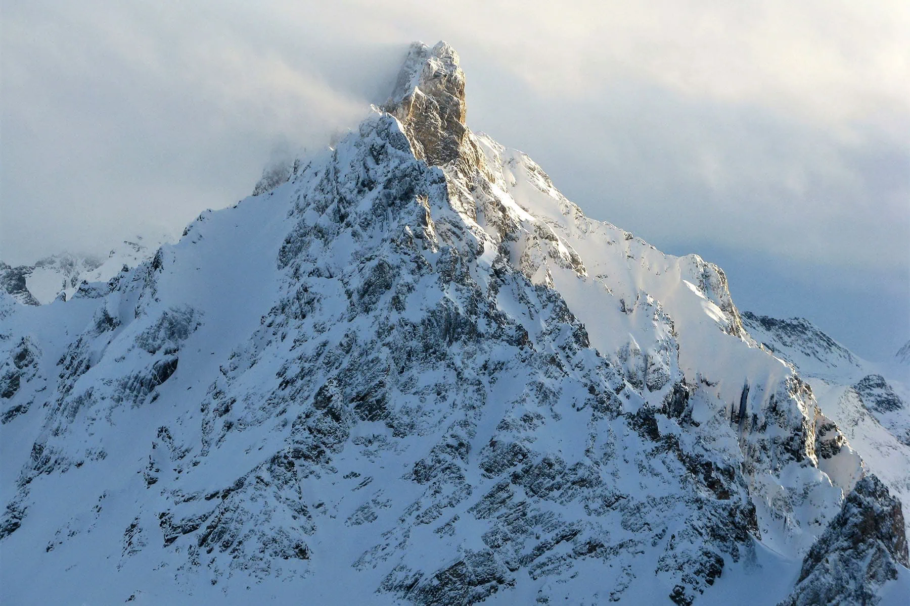majestätisk alp i Courchevel med snö