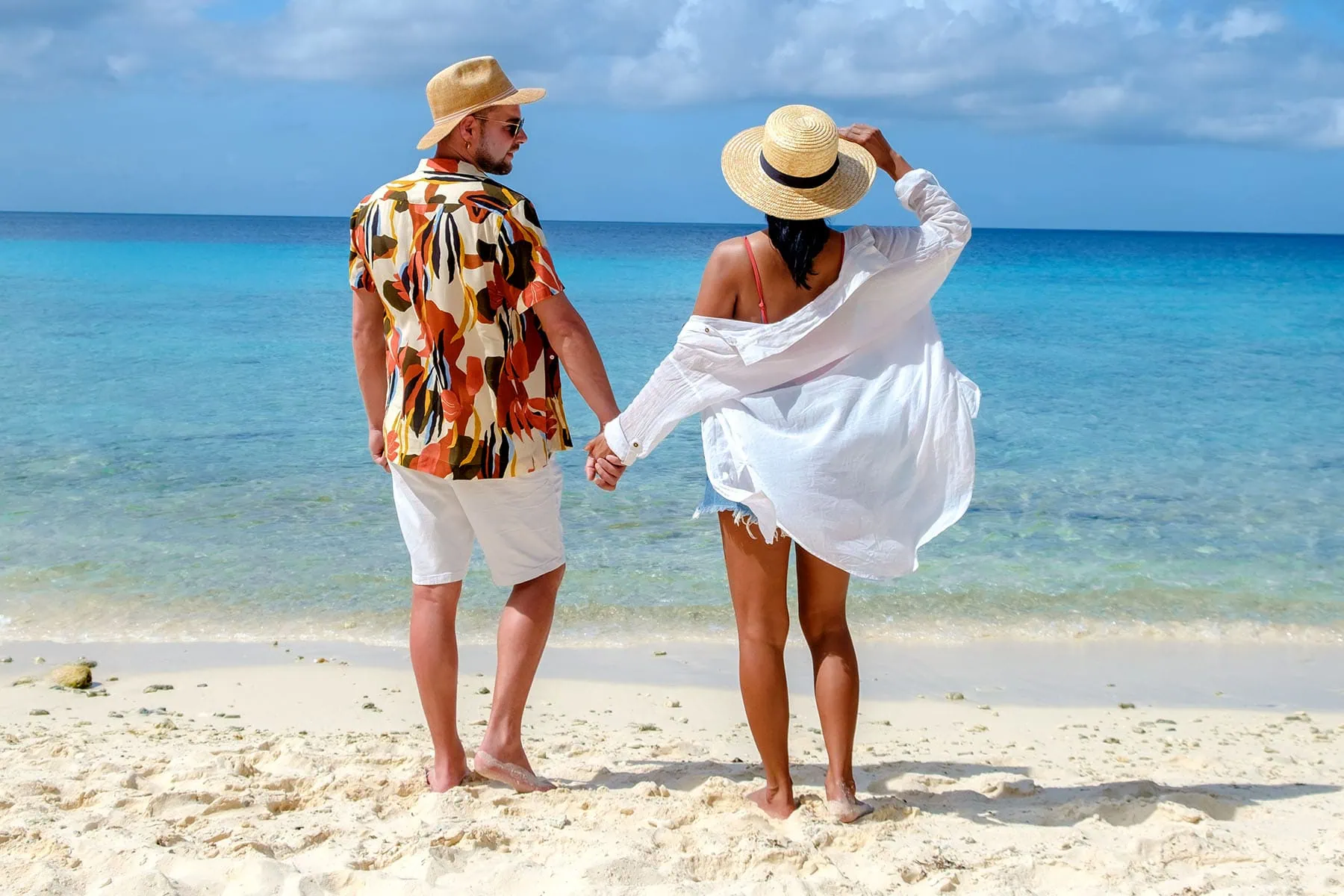 Ett par på stranden på Curacao