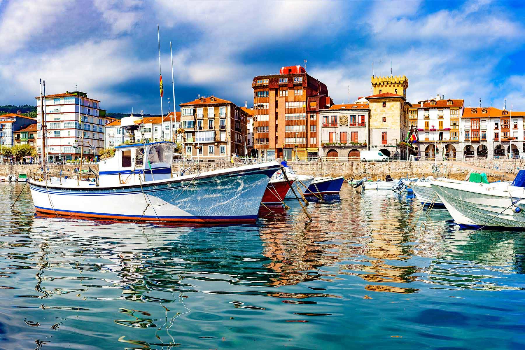 en båthamn i Spanien