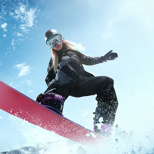En tjej som snowboarder i Val Thorens