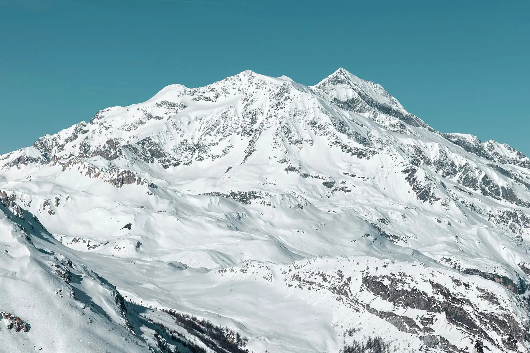 snötäckt alp i Val d*Isere