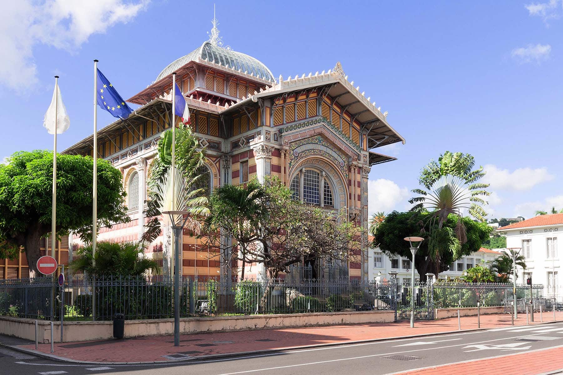 en byggnad i typiskt västindiskt stil