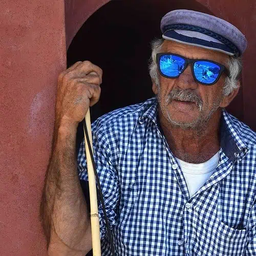 grek med solglasögon